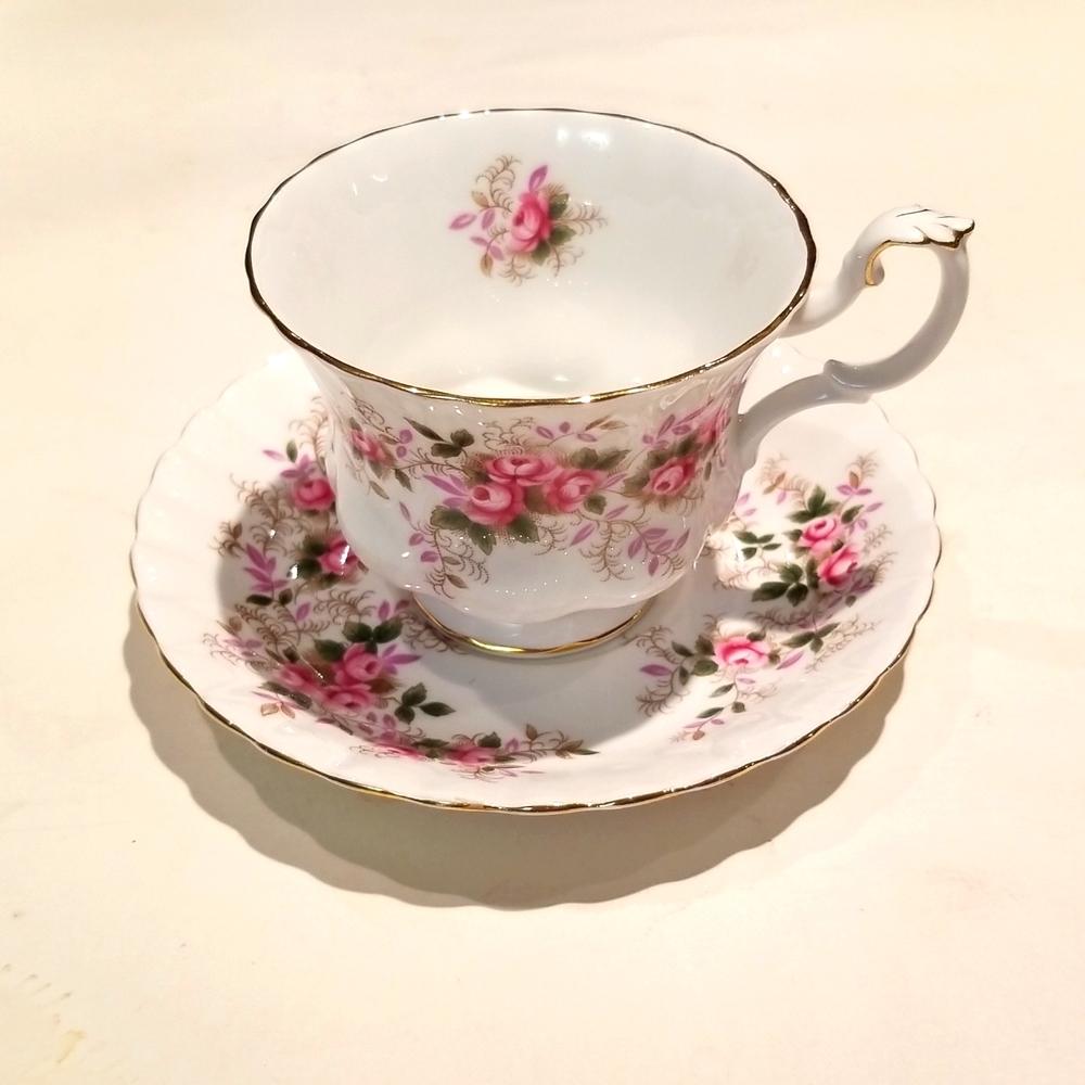 Vintage tea cup and SAUCE